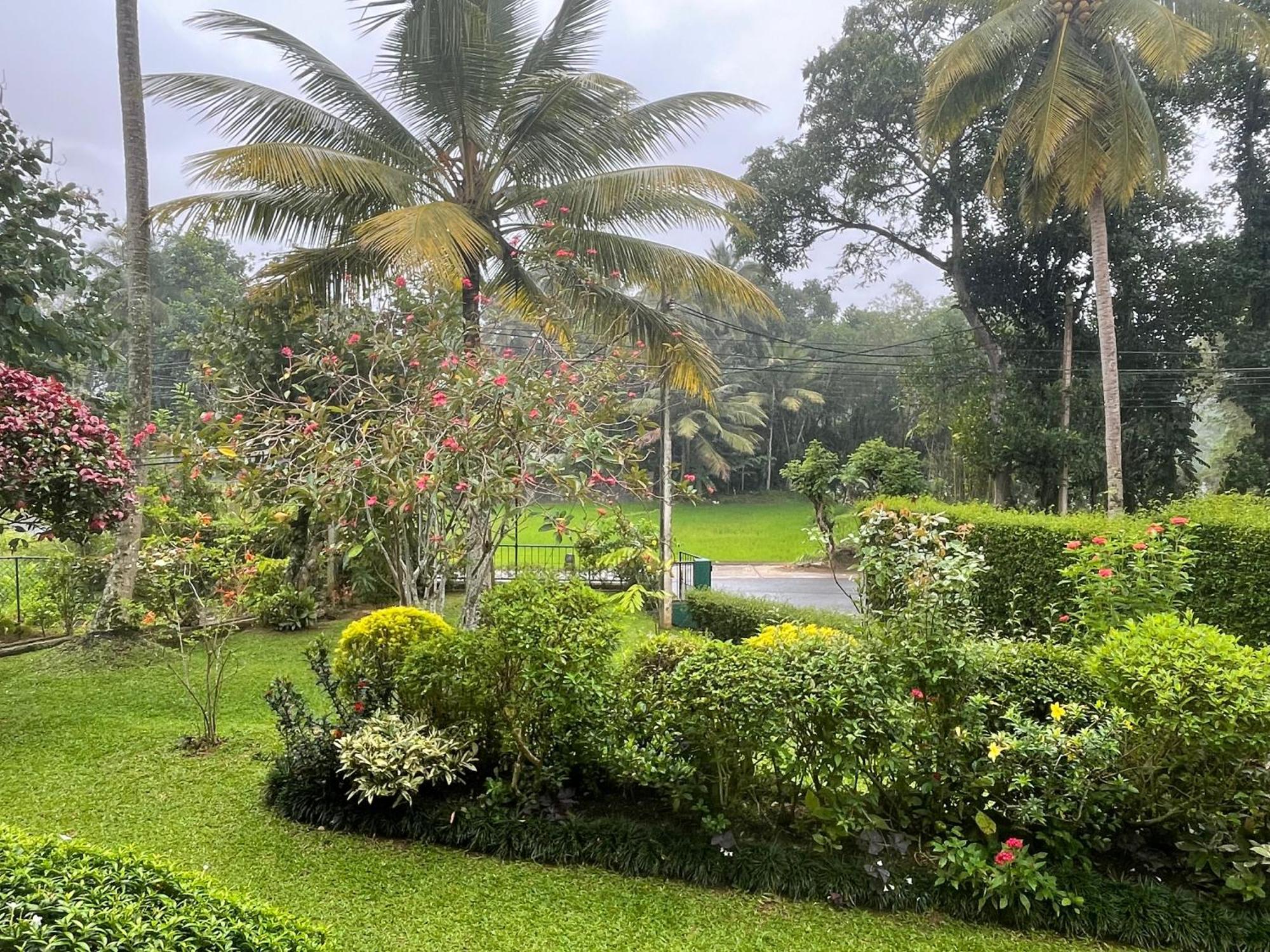 Surveyor'S Residence Bungalow แคนดี้ ภายนอก รูปภาพ
